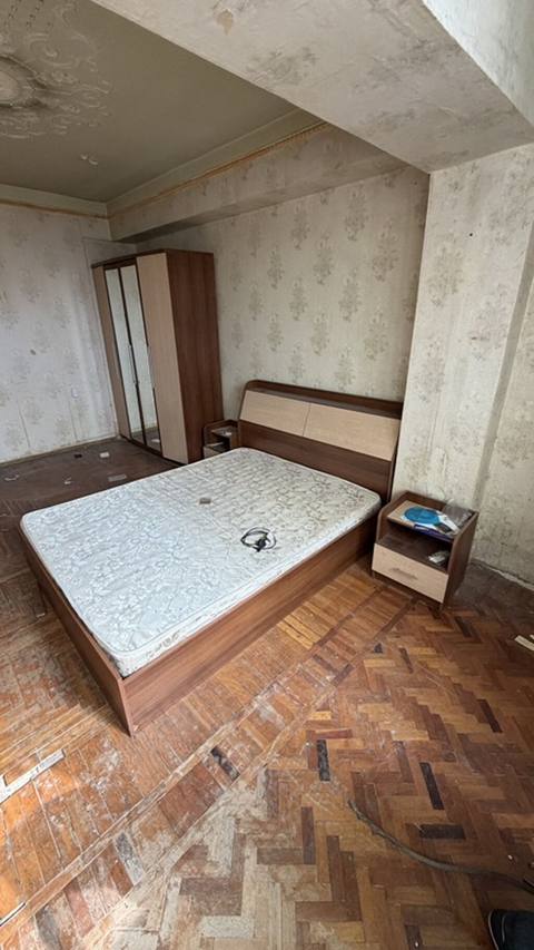 Yataq otağı mebel dəsti Tərkibi: - 2 nəfərlik taxta çarpayı (aşağı — Furniture