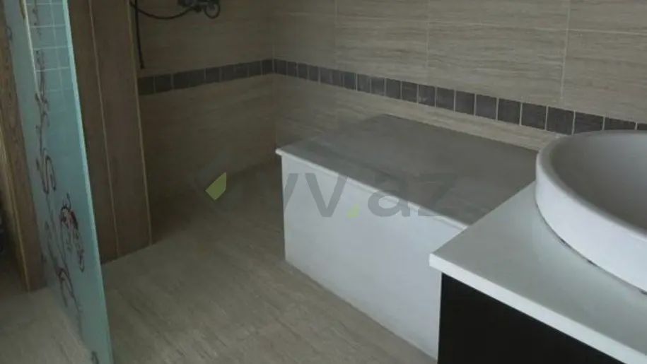 For sale: 4-room apartment (old building), 232 m² — Mənzil, Bakı (9)