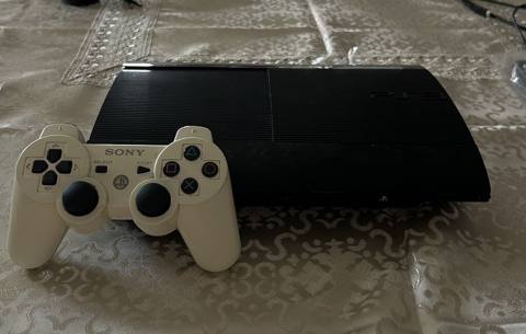 Sony PlayStation 3 Super Slim oyun konsolu - Rəng: qara (konsol), ağ — 235 ₼ · Bakı · Oyun konsolları Sony PlayStation 3 Super Slim oyun konsolu - Rəng: qara (konsol), ağ — Bakı