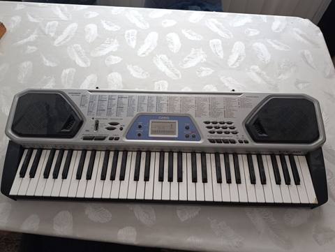 Sintezator, Casio, İşlənmiş — 50 ₼ · Baku · Pianino və digər klaviş alətləri Sintezator, Casio, İşlənmiş — Baku