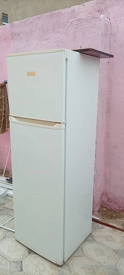 Dnepr iki qapılı soyuducu - Üst hissədə dondurucu, alt hissədə əsas — 120 ₼ · Jeyranbatan · Soyuducular Dnepr iki qapılı soyuducu - Üst hissədə dondurucu, alt hissədə əsas — Jeyranbatan