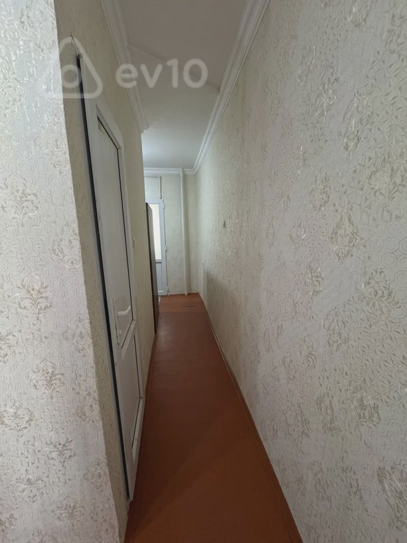 For sale: 2-room apartment (old building), 38 m² — Mənzil, Bakı (7)