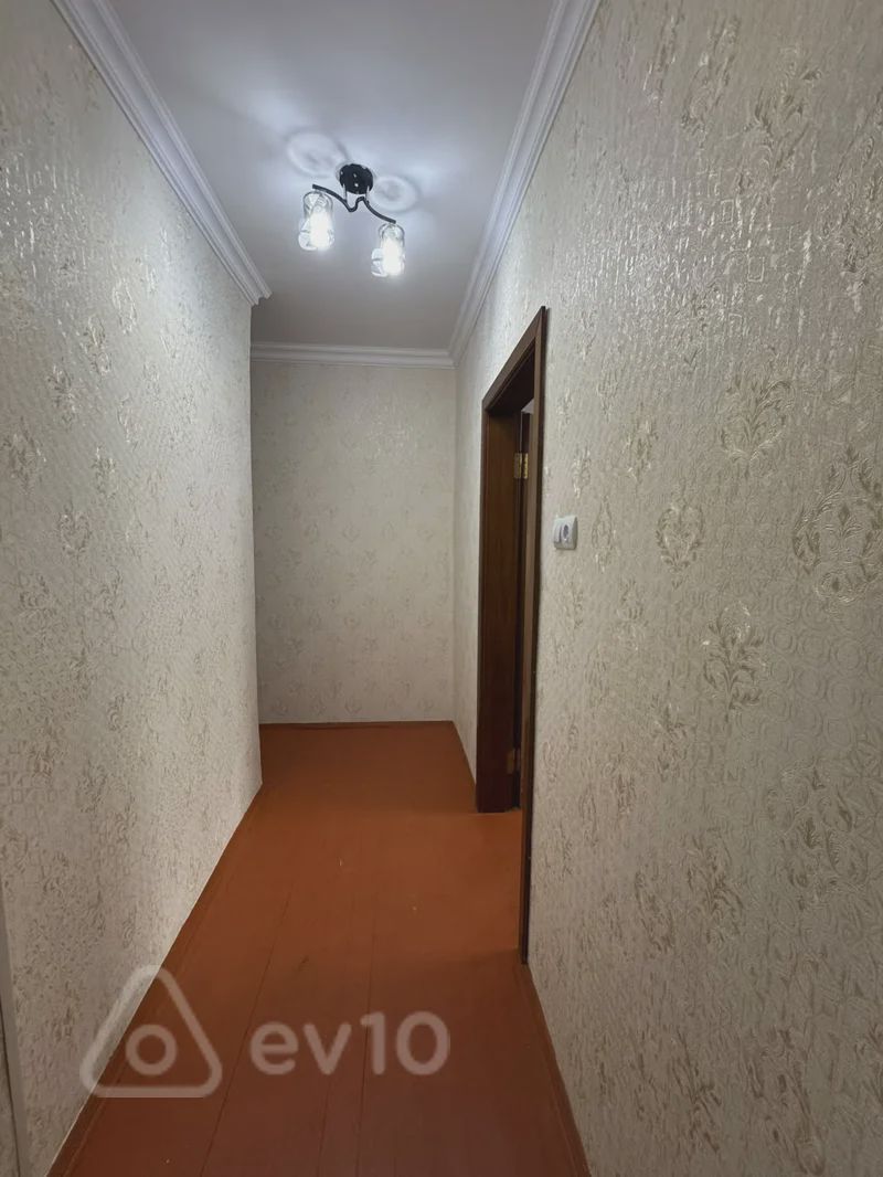 For sale: 2-room apartment (old building), 38 m² — Mənzil, Bakı (6)