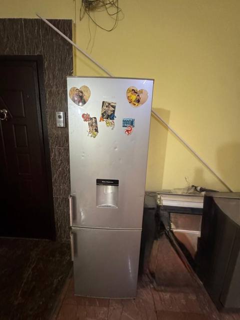 Hisense soyuducu 300azn. Olcu 180x55. Unvan 8mkr Nigaz — Тұрмыстық техника