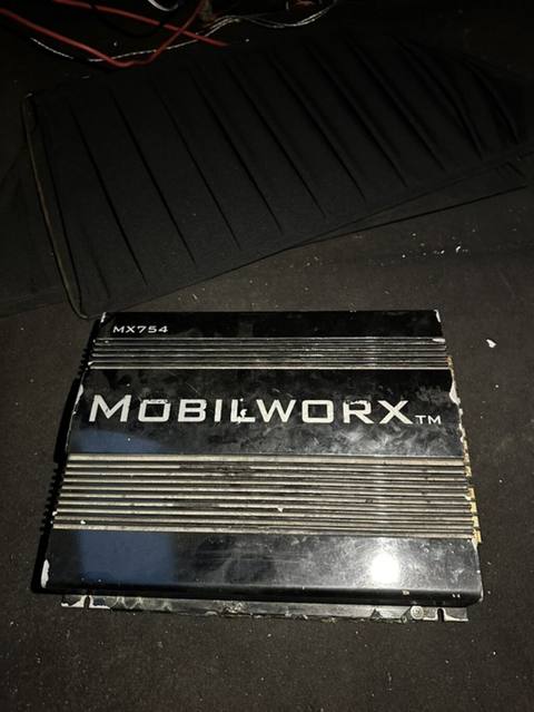 Salam aleykum mobilworx usiliteridir ideal veziyyetdedi 8 kalonka — 50 ₼ · Хырдалан · Gücləndiricilər, qəbuledicilər və DAC Salam aleykum mobilworx usiliteridir ideal veziyyetdedi 8 kalonka — Хырдалан