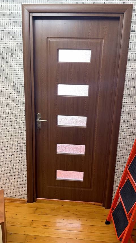 3 eded ev qapısı hamisi bir yerde 110azn. ölcü 205sm/90sm. Ünvan — Sumqayıt