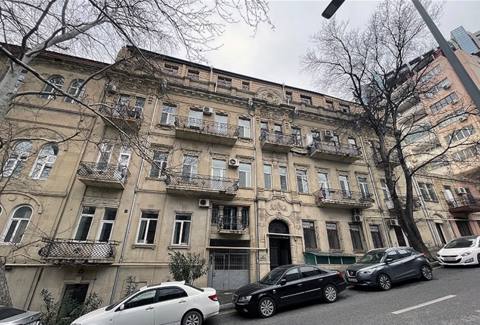 Satış: 2 otaqlı Köhnə tikili, 55 m², Səbail rayonu — Батир