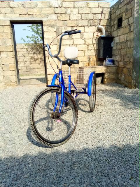 Üçtəkərli şəhər velosipedi – yük səbətli satilir super — 300 ₼ · Дигях · Yol velosipedləri Üçtəkərli şəhər velosipedi – yük səbətli satilir super — Дигях
