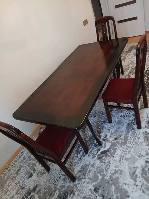 Masa desti 4 stulu ile birlikde şekilde yoxdur biri amma 4 ededir — Baku