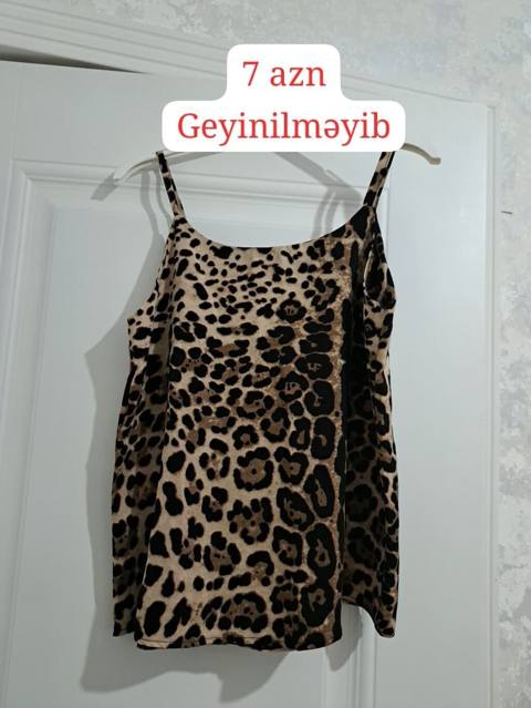 Leopard naxışlı qadın topu (mayka) - Model: Spagetti askılı, V-yaxalı — Кийим, бут кийим, аксессуарлар