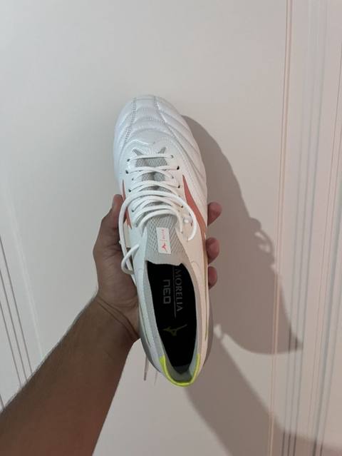 Mizuno Morelia Neo futbol butsası - Model: Morelia Neo (karnizdə — Masazır