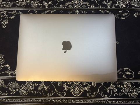 Apple MacBook Air M1 2020 8GB/256GB Qutulu Əla vəziyyət Heç bir — Компьютерлер және ноутбуктер