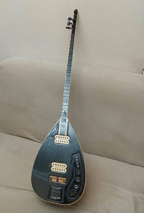 Elektro saz (bağlama) - Model: K1850 - Rəng: Qara korpus, açıq krem — Баку