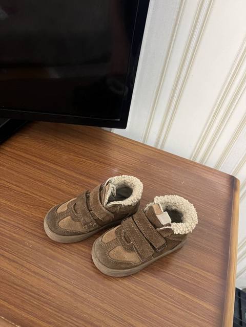 Uşaq ayaqqabısı – isti astarlı, yapışqan (Velcro) bağlamalı.ZARA — Everything for Kids