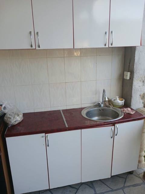Metbex mebeli 110azn. Uzerinde moyka verilir. Unvan Buzovna. *N17 — Баку