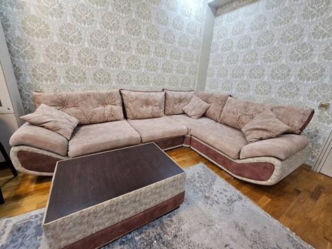 Künc divan dəsti - Forma: L-şəkilli künc divan, geniş oturacaq sahəsi — Жұмсақ жиһаз жинақтары