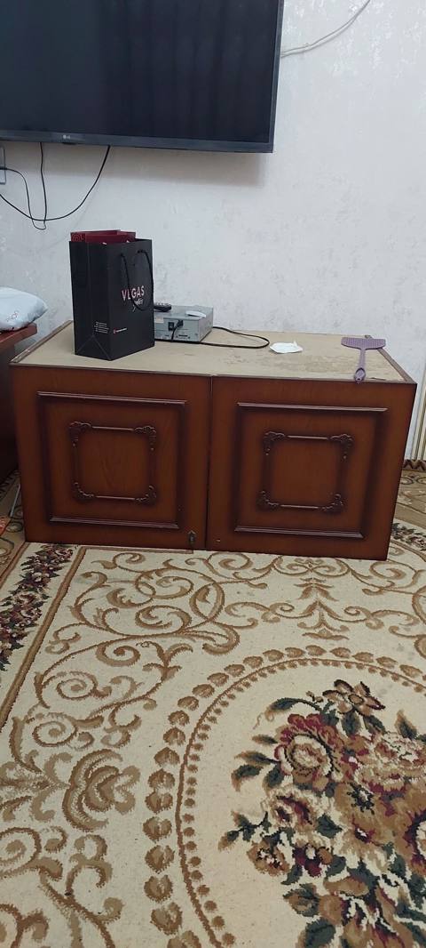 Taxta şkaf - Təxmini ölçülər (şəkillərə əsasən): en ~90 sm, dərinlik — Baku