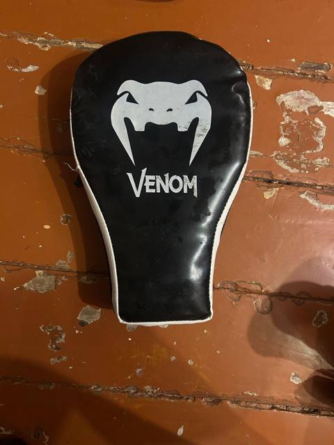Venum brendi fokus yastığı (punch mitt) - Nişangah formalı, əyri — Bakı