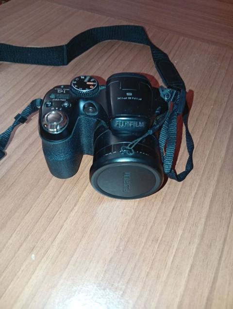 Fujifilm FinePix S seriyası rəqəmsal kamera - 14 MP sensor (göstərici — Baku