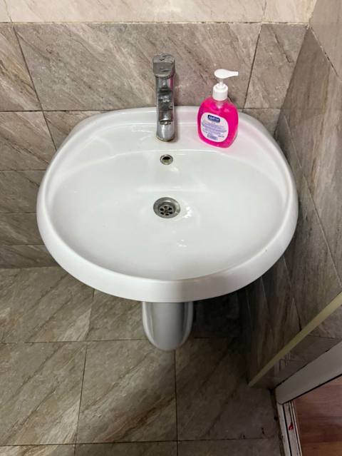 Divar tipli hamam üçün keramika əl-üz yuma lavabosu - Material: ağ — Baku