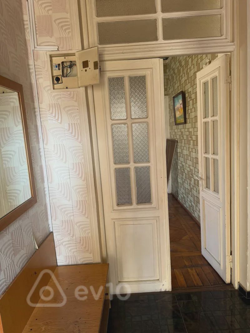 For sale: 2-room apartment (old building), 40 m² — Mənzil, Bakı (5)