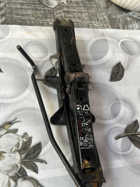 Məhsul: Avtomobil aksesuarları dəsti Tərkib: - Mexaniki “scissor” tip — Baku