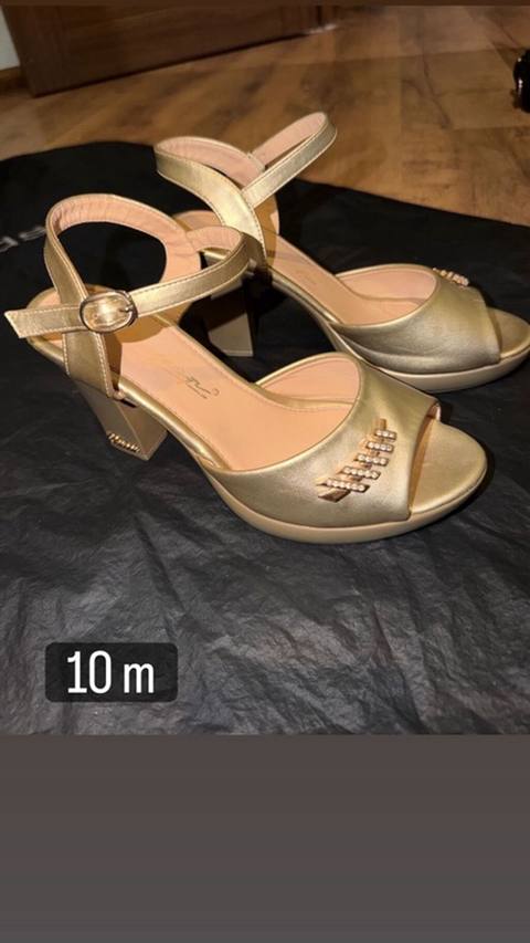 Qızılı rəngdə qadın sandaleti - Model: Açıq burunlu, kəmərli sandal — 10 ₼ · Масазыр · Sandal Qızılı rəngdə qadın sandaleti - Model: Açıq burunlu, kəmərli sandal — Масазыр