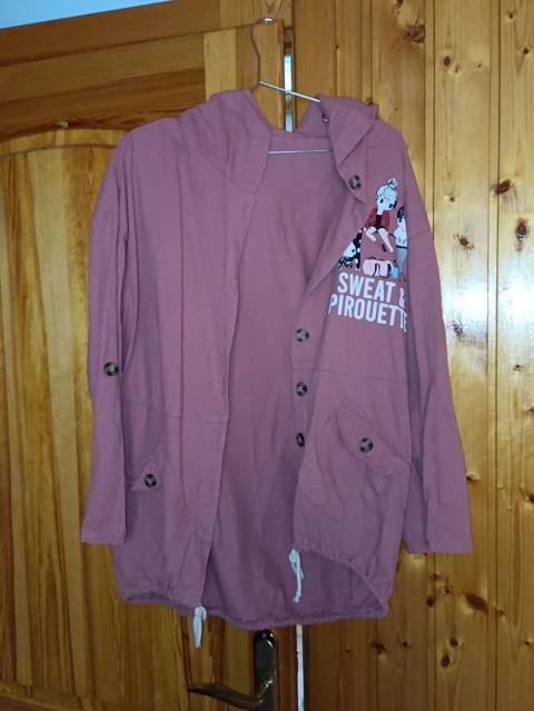 Qadınlar üçün kapüşonlu yüngül üst geyim (kardiqan/jaket tipli) — Digah