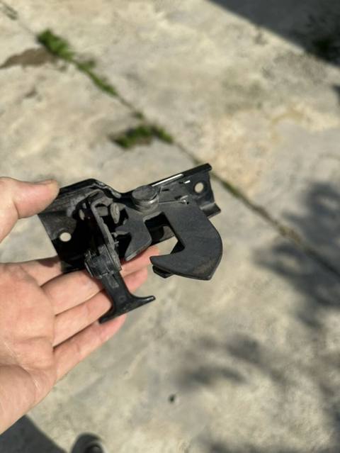 Mercedes benz w211 e klas panarama üçün kapot kilidi və buferdə su — 20 ₼ · Digah · Kuzov hissələri Mercedes benz w211 e klas panarama üçün kapot kilidi və buferdə su — Digah