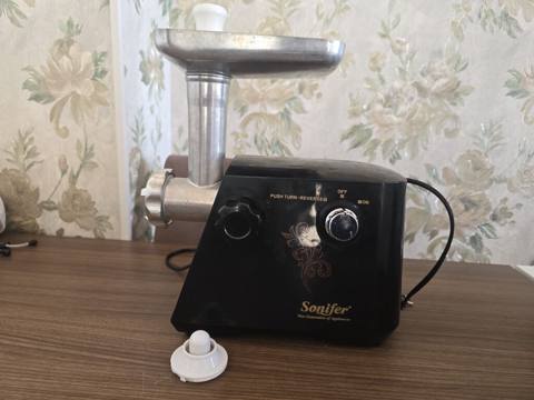 Sonifer elektrik ətçəkən maşın - Güclü elektrik mühərriki ilə mal — usta — Тиричилик техникасы