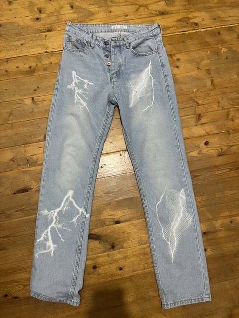 Şimşək naxışlı açıq mavi cins şalvar - Rəng: açıq mavi (light wash) — 20 ₼ · Bakı · Jins Şimşək naxışlı açıq mavi cins şalvar - Rəng: açıq mavi (light wash) — Bakı