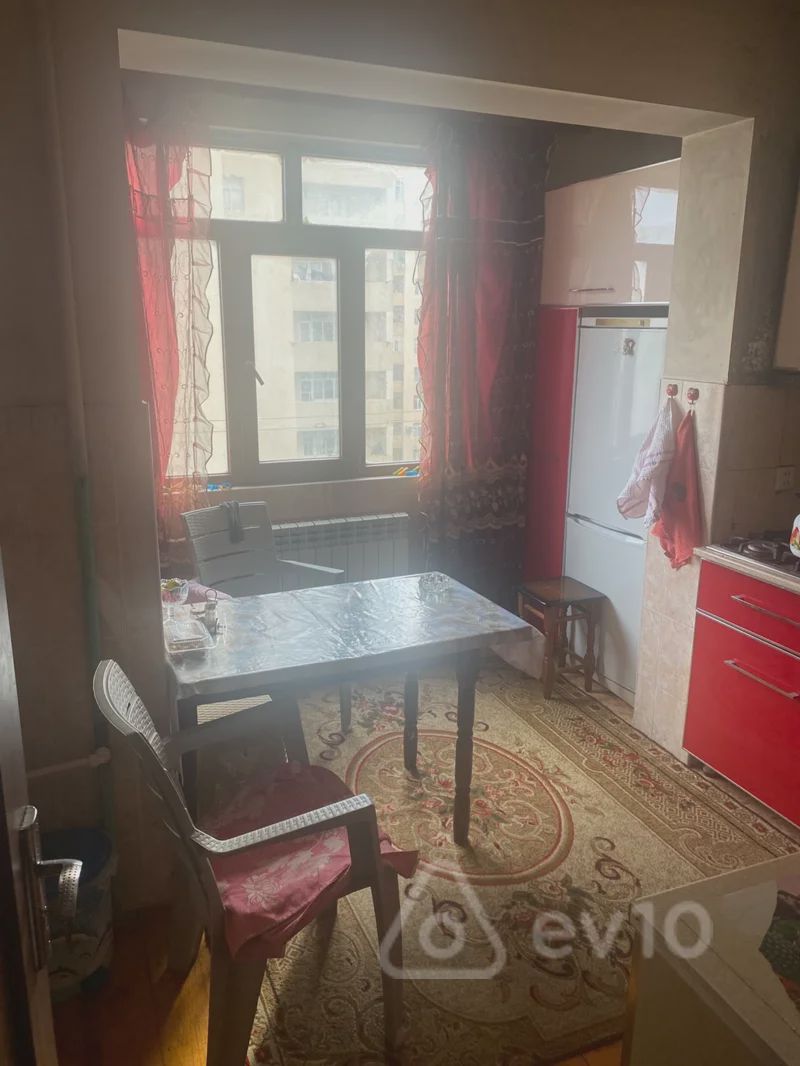 For sale: 2-room apartment (old building), 60 m² — Mənzil, Bakı (3)