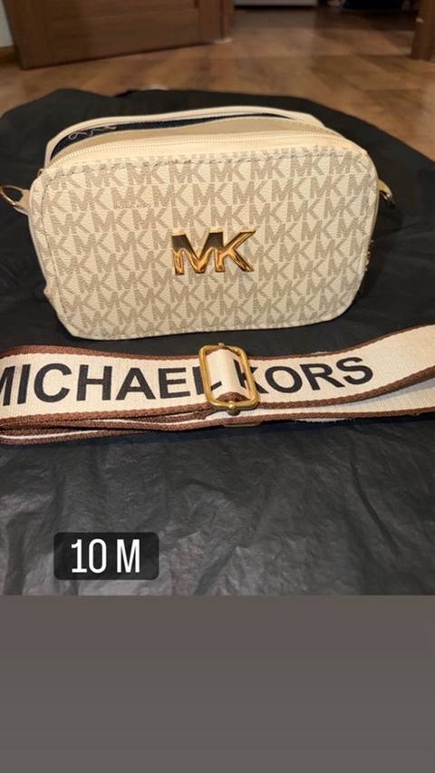 Michael Kors çiyin çantası - Model: MK monoqram printli kamera/çapraz — 10 ₼ · Masazir · Çantalar, çamadanlar, cüzdanlar Michael Kors çiyin çantası - Model: MK monoqram printli kamera/çapraz — Masazir