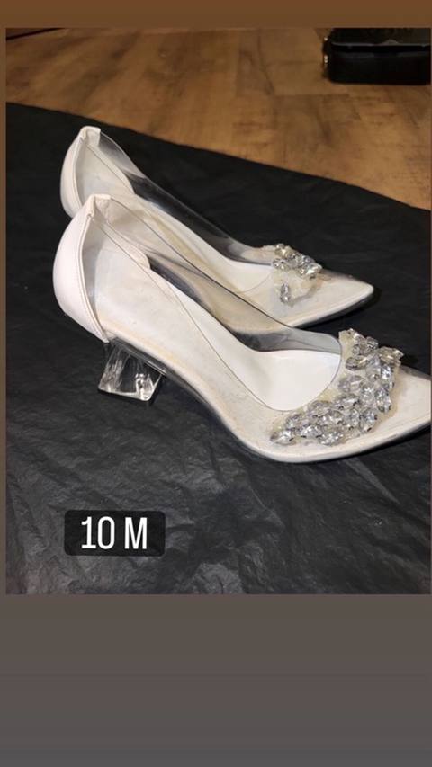 Ağ rəngli qadın ayaqqabısı – ölçü 10M. - Model: şəffaf yan panellərlə — 10 ₼ · Масазыр · Tufl Ağ rəngli qadın ayaqqabısı – ölçü 10M. - Model: şəffaf yan panellərlə — Масазыр