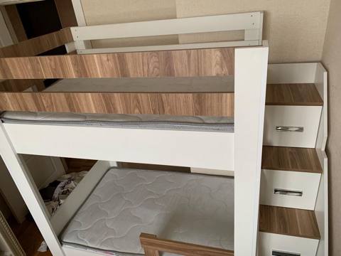 İki mərtəbəli uşaq çarpayısı - Material: ağ və ağac teksturalı — Xırdalan
