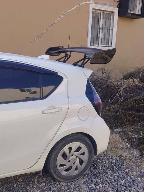 Toyota Aqua üçün uyğun, həmçinin universal istifadə üçün böyük spoyler — Баку