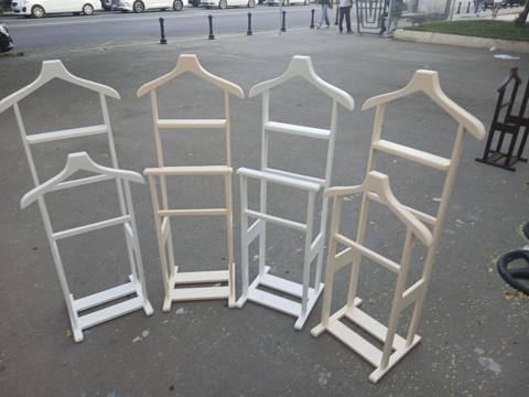 Taxta geyim dayaqı (valet stand) – klassik dizayn Məhsul təsviri — Baku