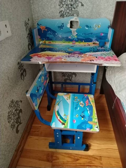 Yazı masası 30¹⁰ manat yaxşı veziyyetde. Ünvan Corat rehile89(N17) E — Baku