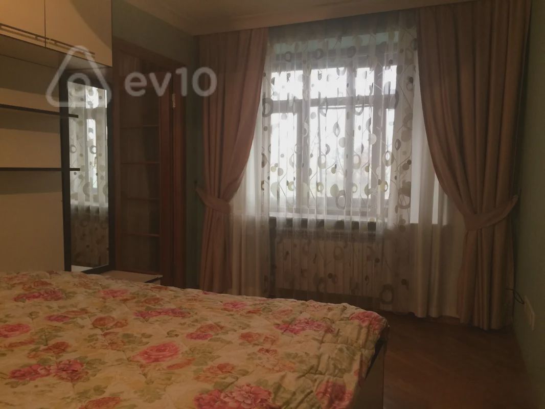 For sale: 4-room apartment (old building), 105 m² — Mənzil, Bakı (5)