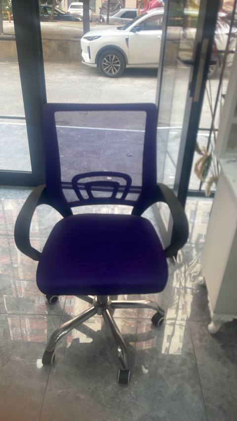 Bənövşəyi ofis kreslosu 6 eded salon kreslosu satılır bir ededi 40 — Дигях