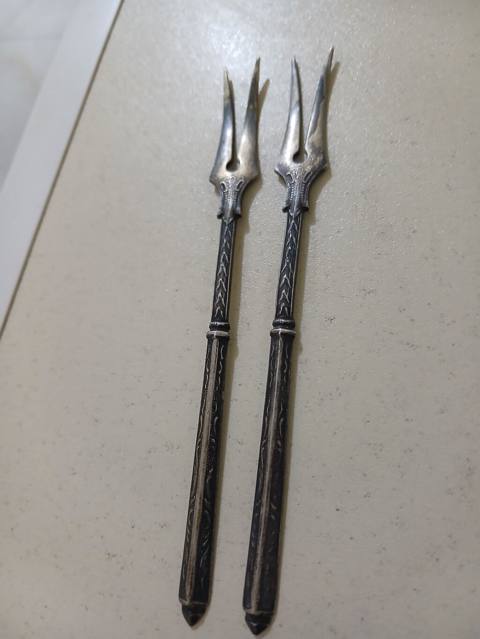 2 ədəd dekorativ metal çəngəl 24qr gümüş vatsapa yaza bilərsiniz — 60 ₼ · Baku · Qaşıq, çəngəl, bıçaq 2 ədəd dekorativ metal çəngəl 24qr gümüş vatsapa yaza bilərsiniz — Baku