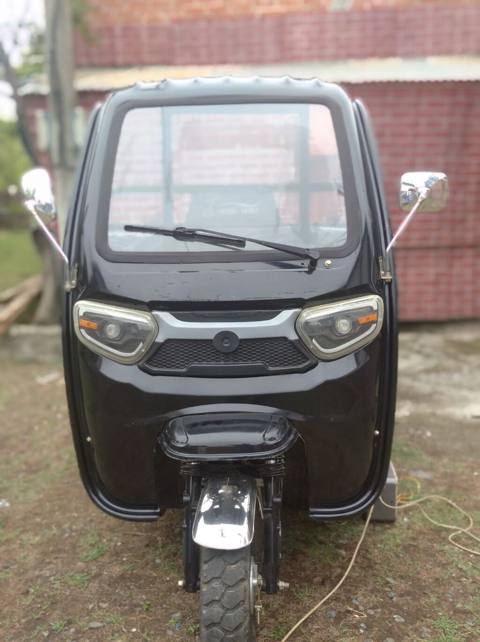 Yükdaşıma üçün üçtəkərli motosiklet satılır. Model qapalı ön kabinli — Khirdalan