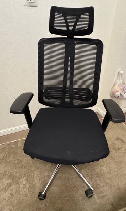 Erqonomik ofis kreslosu. Qara rəngli, müasir dizaynlı bu ofis — Furniture