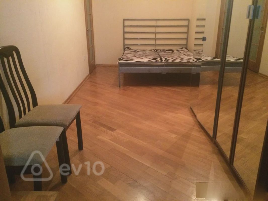For sale: 4-room apartment (old building), 105 m² — Mənzil, Bakı (10)