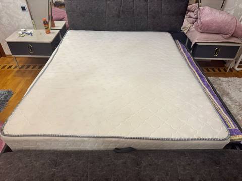 Matras 1.80*2 ölçüdədir ortopedikdi Qiymet 75 azn Unvan Yasamal Ziko — Баку