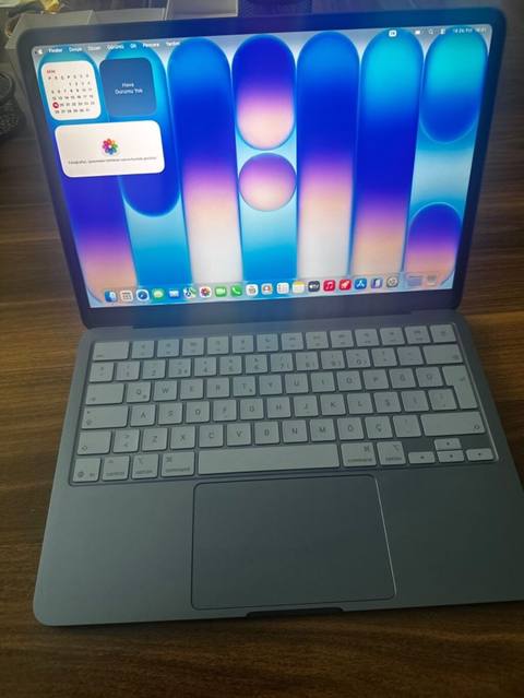 Apple MacBook Air A3404 modeli təqdim olunur. Cihazın alt hissəsindəki — 1 250 ₼ · Bakı · Apple Macbook Apple MacBook Air A3404 modeli təqdim olunur. Cihazın alt hissəsindəki — Bakı