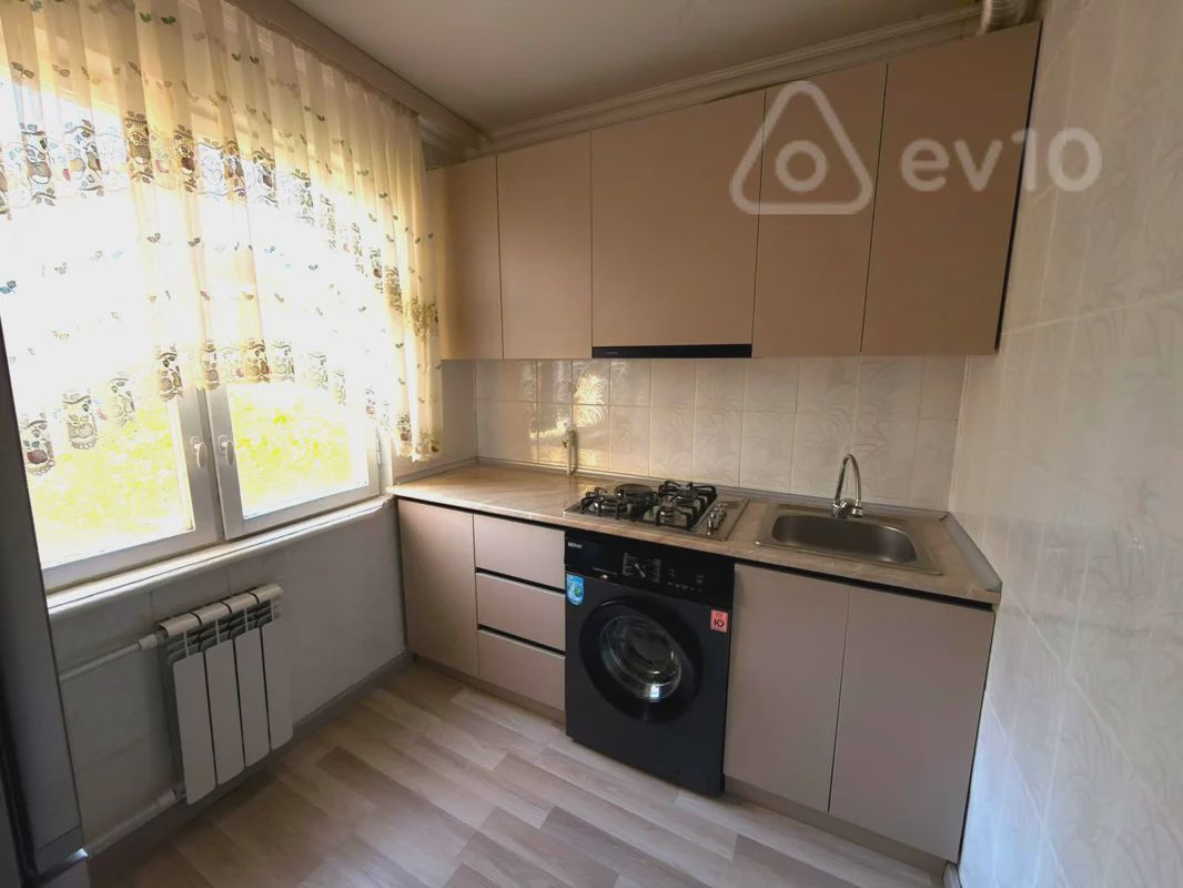 For sale: 2-room apartment (old building), 50 m² — Mənzil, Bakı (10)
