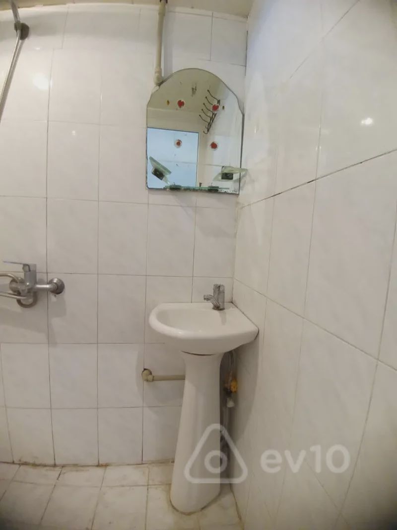 For rent: 1-room apartment (old building), 31 m² — Mənzil, Bakı (7)