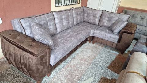 Künc divan, açılıb yataq formasına düşən funksional modeldir. Dizaynı — დივნები (რბილი ავეჯი)
