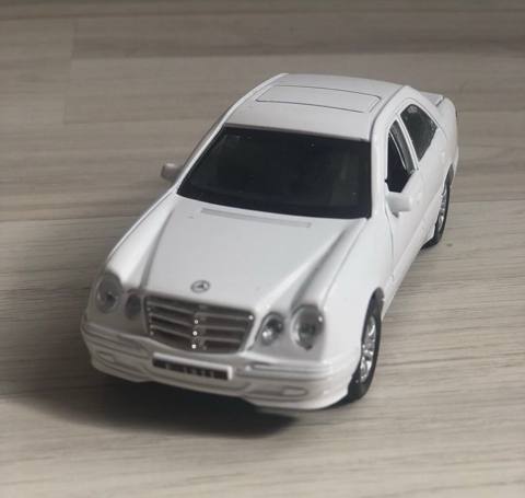 Oyuncaq maşın Mercedes-Benz W210 — 14.99 ₼ · Oyuncaq nəqliyyatı Oyuncaq maşın Mercedes-Benz W210
